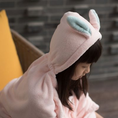 CB-動物造型超細纖維披巾-有帽(小白兔粉)3